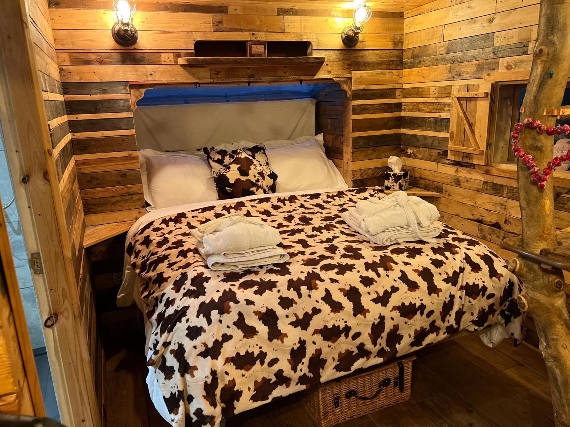 Burtree Country House, Tipi'S, Treehouse & Lodge & House Rooms With Hot Tubs In A Private Garden Thirsk Buitenkant foto