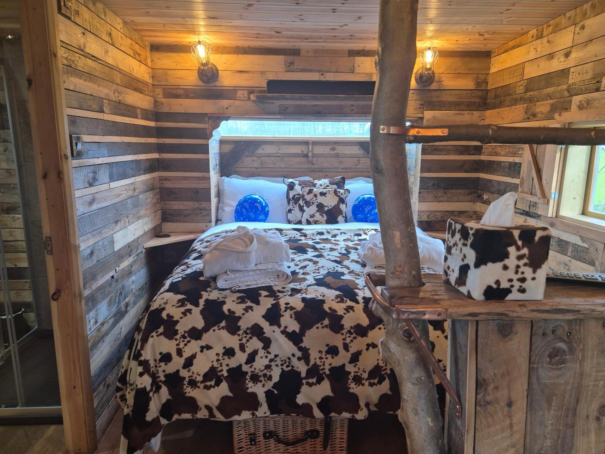 Burtree Country House, Tipi'S, Treehouse & Lodge & House Rooms With Hot Tubs In A Private Garden Thirsk Buitenkant foto