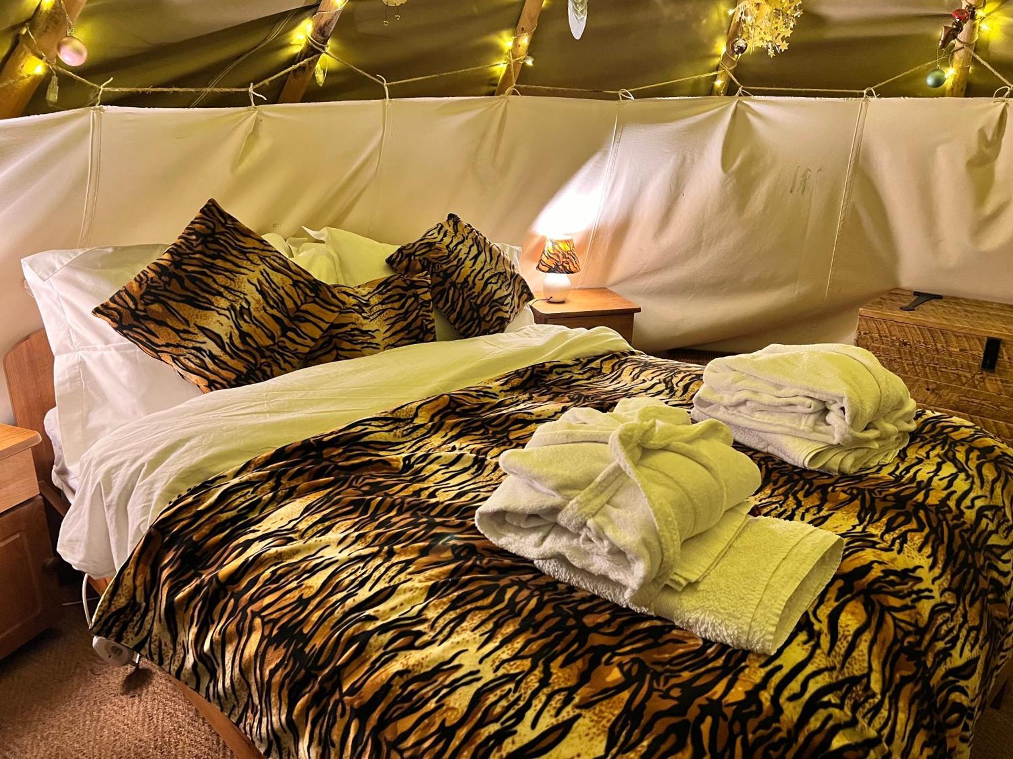 Burtree Country House, Tipi'S, Treehouse & Lodge & House Rooms With Hot Tubs In A Private Garden Thirsk Buitenkant foto