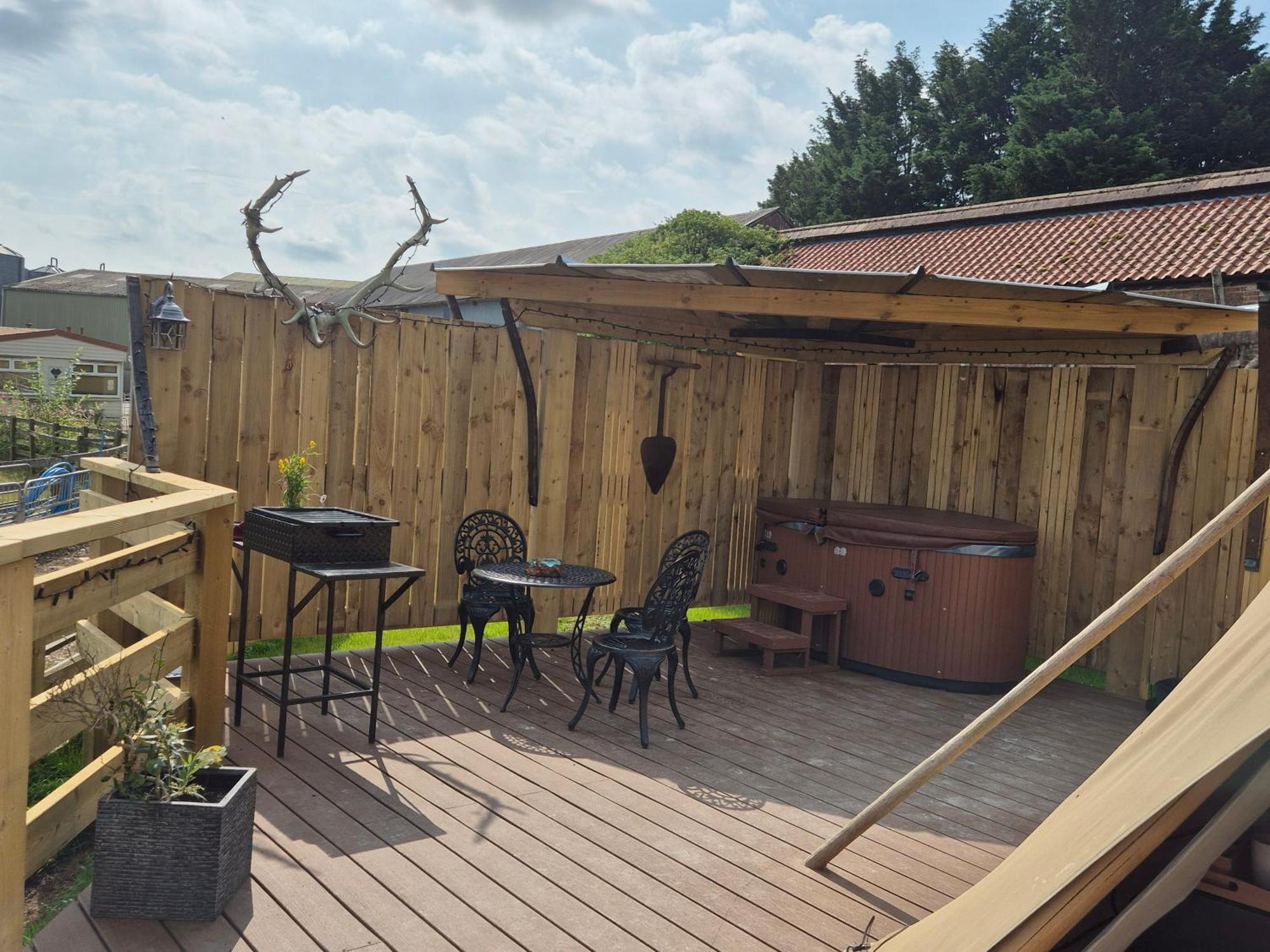 Burtree Country House, Tipi'S, Treehouse & Lodge & House Rooms With Hot Tubs In A Private Garden Thirsk Buitenkant foto