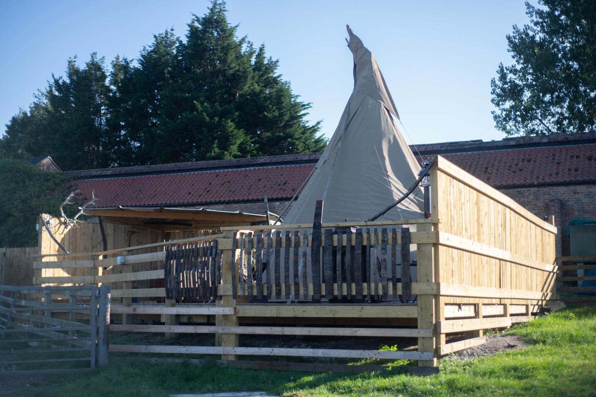 Burtree Country House, Tipi'S, Treehouse & Lodge & House Rooms With Hot Tubs In A Private Garden Thirsk Buitenkant foto