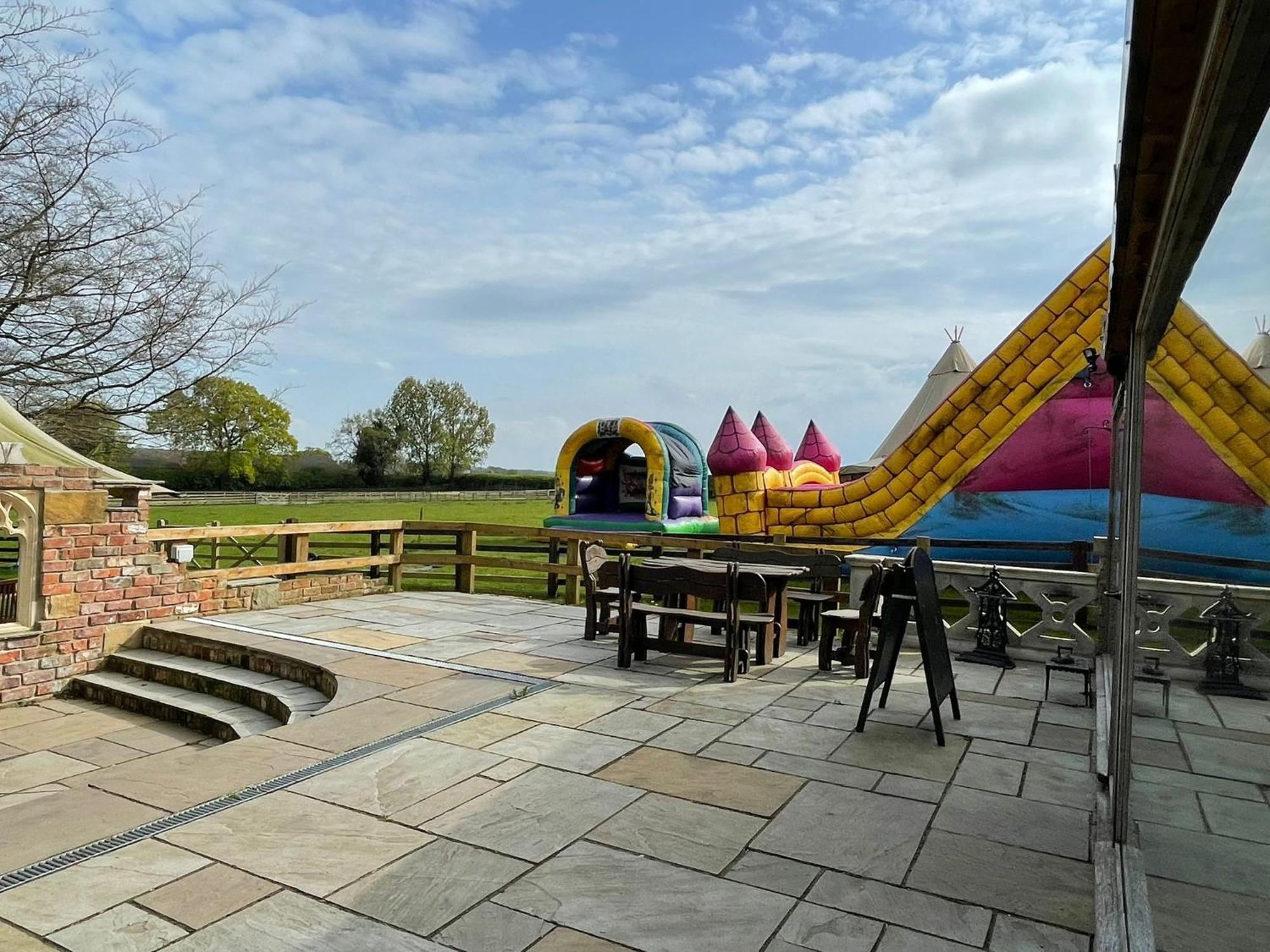 Burtree Country House, Tipi'S, Treehouse & Lodge & House Rooms With Hot Tubs In A Private Garden Thirsk Buitenkant foto